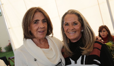  Blanca María Valle y Patricia Meade.