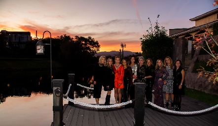 Claudia Quiroz, Roxana Serna, Lupita Pereda, Mónica Gaviño, Maribel Lozano, María Luisa Otero, Patricia Gaviño, Gabriela Serment, Inés Elizondo y Adriana Carrera.