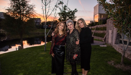  Mónica Gaviño, María Luisa Otero y Claudia Quiroz.