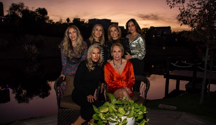 Gaby Serment, Roxana Serna, Patricia Gaviño, Maribel Lozano, Claudia Quiroz y Lupita Pereda.