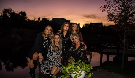 Roxana Serna, Inés Elizondo, Adriana Carrera, Mónica Gaviño y María Luisa Otero.