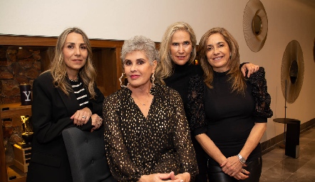  Roxana Serna, María Luisa Otero, Claudia Quiroz y Paty Gaviño.