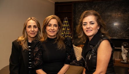  Roxana Serna, Patricia Gaviño y Adriana Carrera.