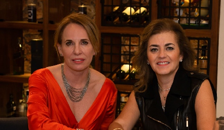  Lupita Santibáñez y Adriana Carrera.
