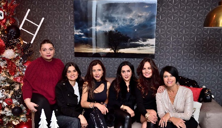 Jade Leija, Gabriela Flores, Sandra Sánchez, Lorena Orozco Paulina Quiroz y Zayra Ríos.