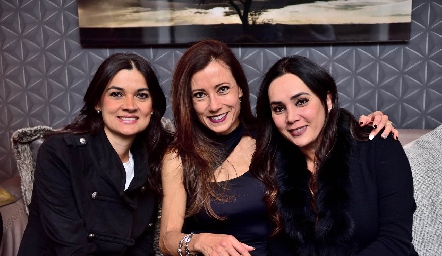 Gabriela Flores, Sandra Sánchez y Lorena Orozco.