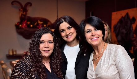  Maricarmen del Castillo, Gabriela Flores y Zayra Ríos.