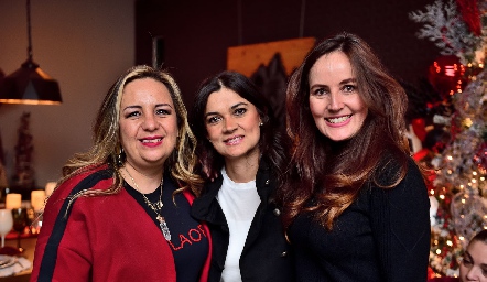  Sandra Miranda, Gabriela Flores y Paulina Quiroz.