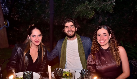 Paula Fernández, Santiago Gómez y Janell Fajer.