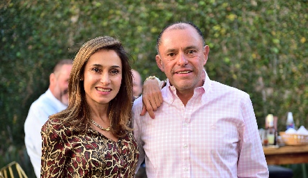 Liz Stevens y Edgar Saldaña.