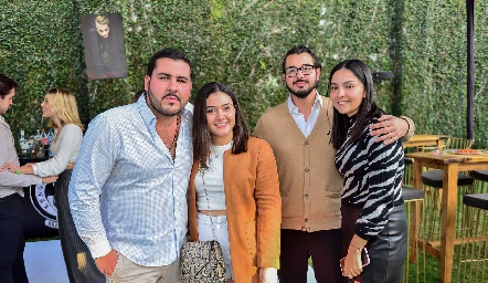 Toro Gómez, Arantza Carrillo, Carlos Derbez y Paola Humara.