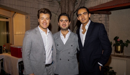  Gastón Lozano,  Sebastián Villasana y Mau Sánchez.