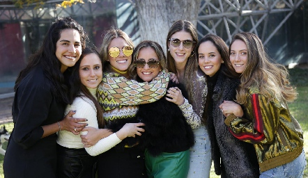 Clau Estrada, Fer Franco, Jocelyn Córdova, Isabella Torres, Inés Martín, Alynn Ruiz y Nayelli Maya.