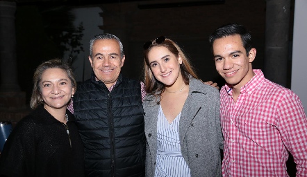  Paty González, Juan Bernardo Ávila, Isa Escobar y Juan Bernardo Ávila.