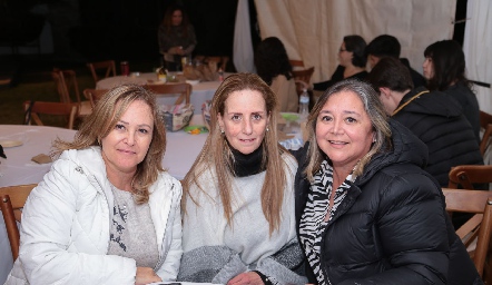  Ingrid Pérez, Claudia Pillado y Chely Faz.