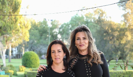  Alejandra Ávila y Bertha Barragán.