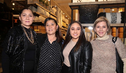  Gabriela Hernández, Laura Hernández, Laura Sofía Covarrubias y Rocío Roman.