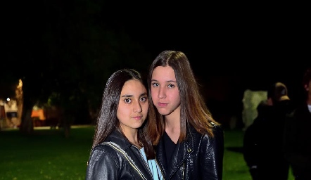 Camila Alcalde y Montse Haro.
