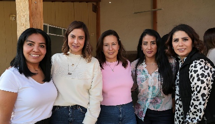  Jessica Torres, Alejandra Rodríguez, Ofelia Nava, Paty Soto y Marian Quintá.