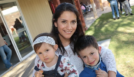  Julieta, Cristina y Rodrigo Ugalde.