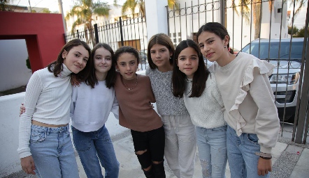  Paloma, Marina, Pía, Alexa, Regi y Valeria.