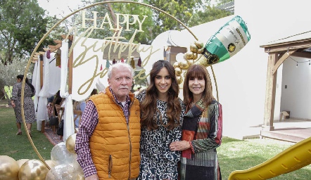Leonardo de la Garza, Jackie de la Garza e Isabel Hervert.