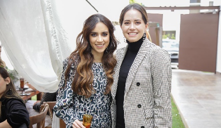  Jackie de la Garza y Alejandra Salinas.
