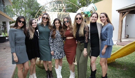  Jackie con sus mejores amigas.