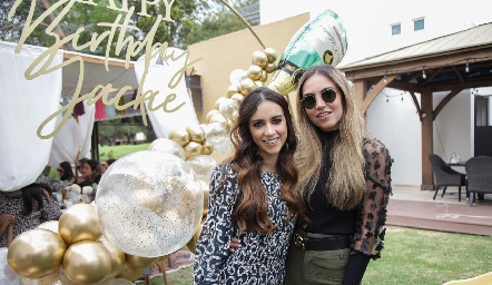  Jackie de la Garza y Susy Levenez.