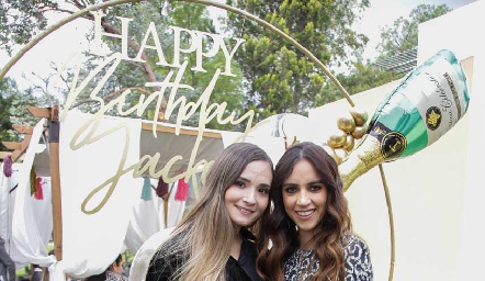 Paulina Tello y Jackie de la Garza.