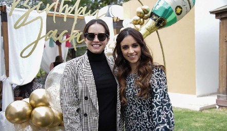  Alejandra Salinas y Jackie de la Garza.