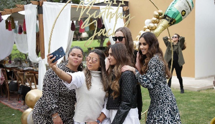  Selfie.