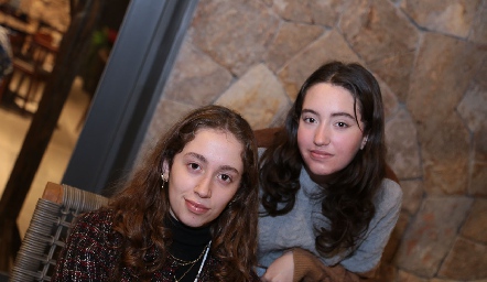  Lizbeth y Camila García.