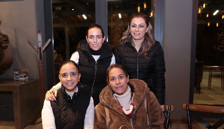  Lucia Zacarías, Natalia Sáenz, Erika Altunsin y Michelle Zarur.