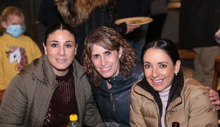 Lizet Sánchez, Nora Villalpando y Claudia Rodríguez.