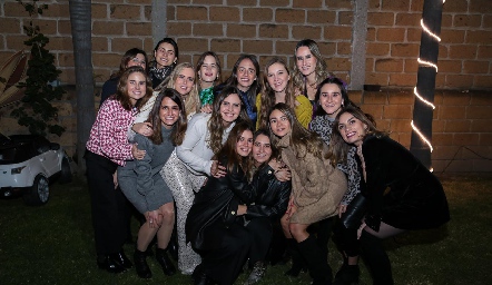 Mariela Motilla, Nuria Alcalde, Tere Cadena, Ingrid Velasco, Mónica Medlich, Montse Barral, Marisol Cabrera, Ale Ascanio, Regina Mendizábal, Sofía Leiva, Lorena Navarrete, Pau Martínez, Anna Ortuño, Claudette Villasana y Ana Sofía Rodríguez.