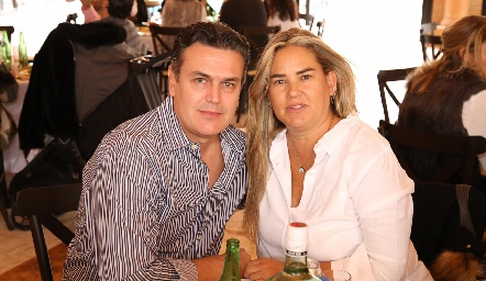  Wicho Fernández y Daniela Benavente.