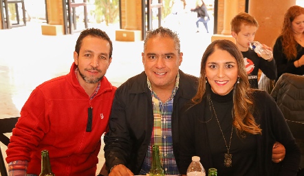  Gerardo Cifuentes, Lalo García y Fernanda Valdes.