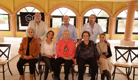  Fernando Valdes, Mariano, Guillermo, Gabriela, Maru, Marcela y Luz Elena Borbolla y Chilín Corripio de Borbolla.