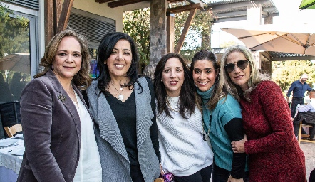  María de Jesús Véliz, Mónica Nogués, Natalia Camargo de Martínez, Silvy de Medlich y Claudia Quiroz.