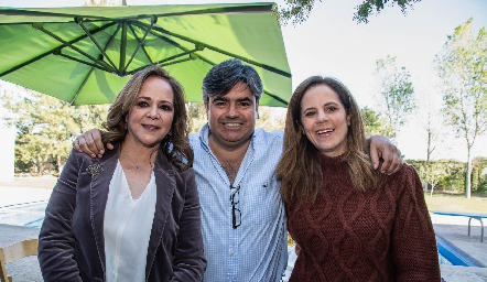  María de Jesús Vélez, Francisco Leos y Patricia Fernández.