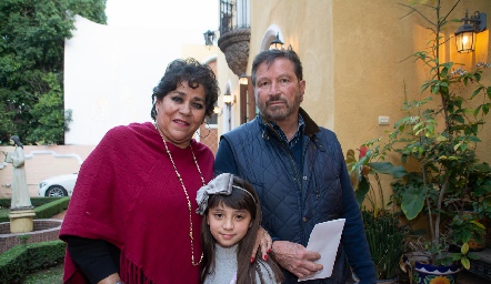 Patricia Torres Corzo, Isabella Bricio y Jaime Alvarado.