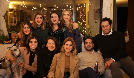  La Frate: Kathia Díaz de León, Pili Villanueva, Maritere Bernot, Claudia Mahbub, Sofía Faz, Regina González, Valeria Siller, Rubén Leal e Ignacio Cordero.