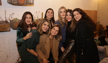  Maritere Bernot, Pili Villanueva, Sofía Faz, Valeria Siller, Claudia Mahbub, Kathia Díaz de León y Regina González.