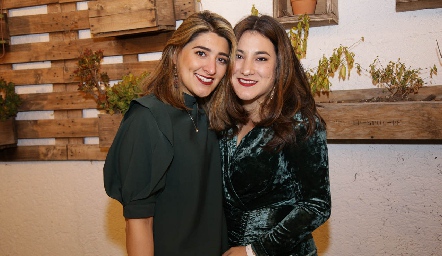  Pili Villanueva y Maritere Bernot.