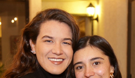  Regina González y Sofía Faz.