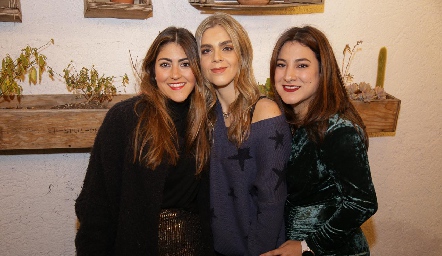  Kathia Díaz de León, Claudia Mahbub y Maritere Bernot.