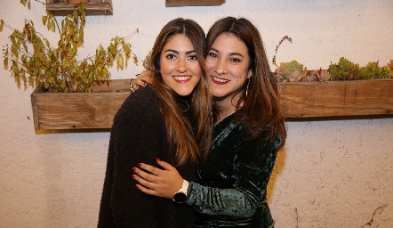  Kathia Díaz de León y Maritere Bernot.