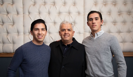 Gerardo Rodríguez con sus hijos Emilio y Marcelo.
