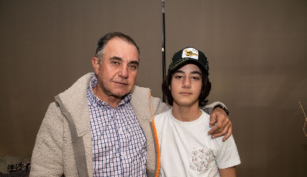  Javier Alcalde con su hijo Paulo.